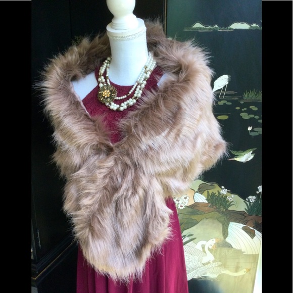 NWOT Elegant Fur Shawl / AC - Picture 1 of 13